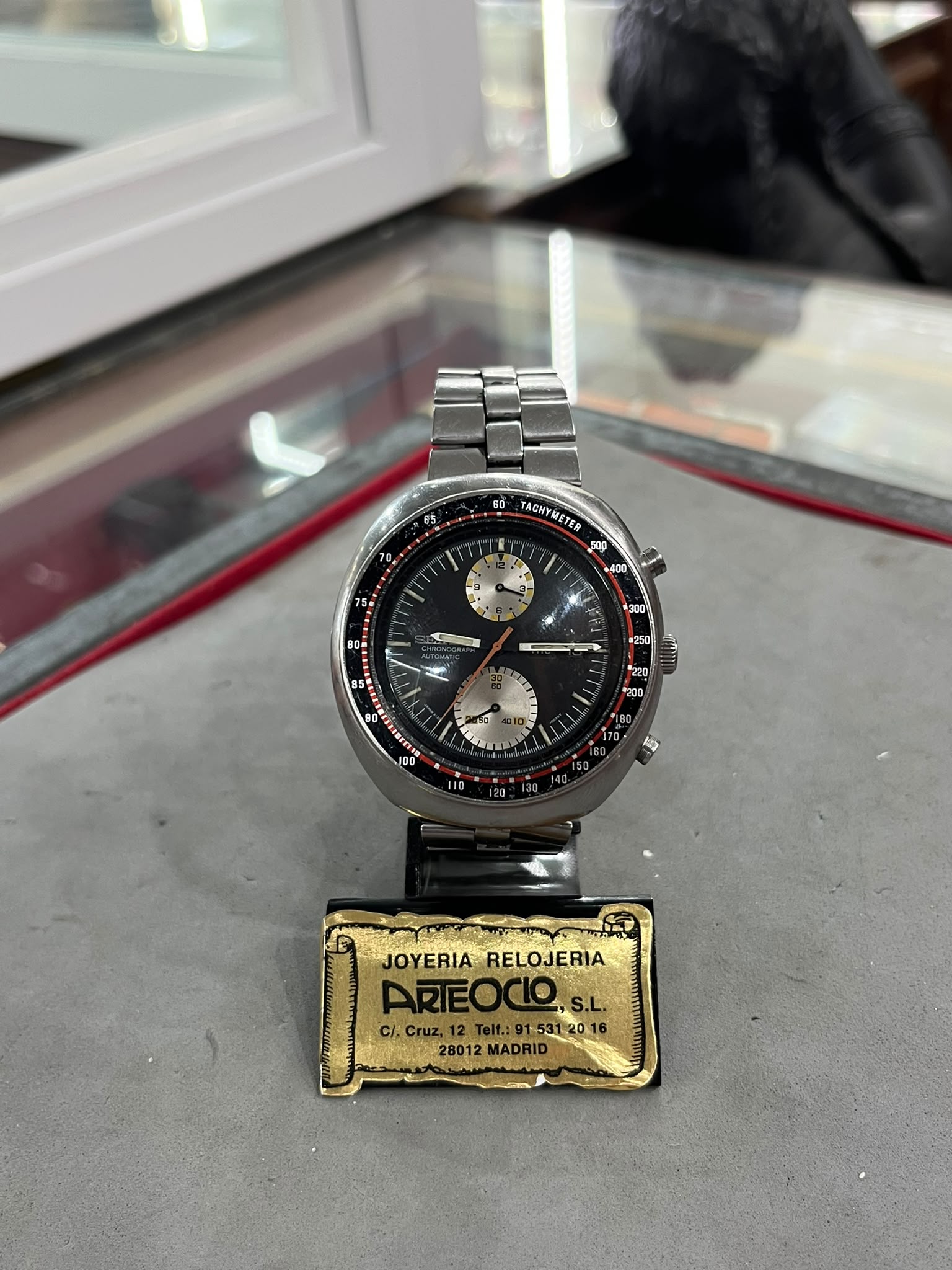 Seiko "UFO" u "OVNI"